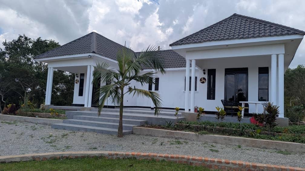 Property Exterior Photo Venna Farm Lodge Entebbe Central Region