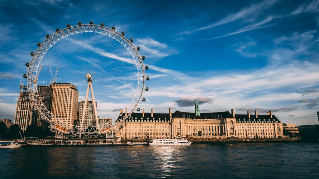 London is calling, and a weekend is enough to fall under its spell. Stop waiting for the 