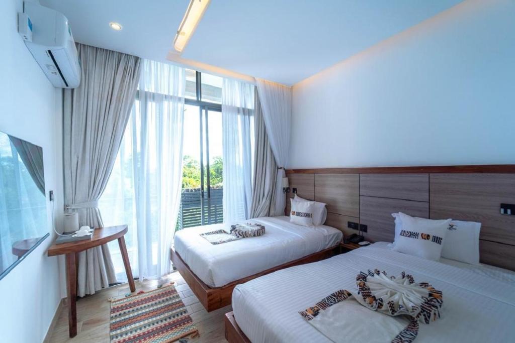 Deluxe Twin Bedroom Photo The Mist Hotel Entebbe Central Region