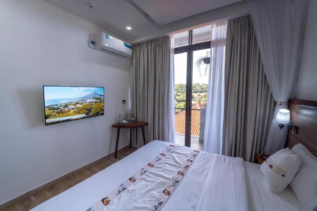 Executive Bedroom Photo The Mist Hotel Entebbe Central Region 1