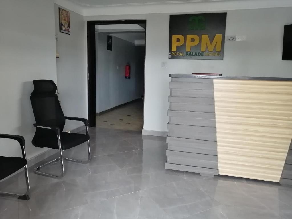 Front Desk Photo Petal Palace Motel Masindi Central Region