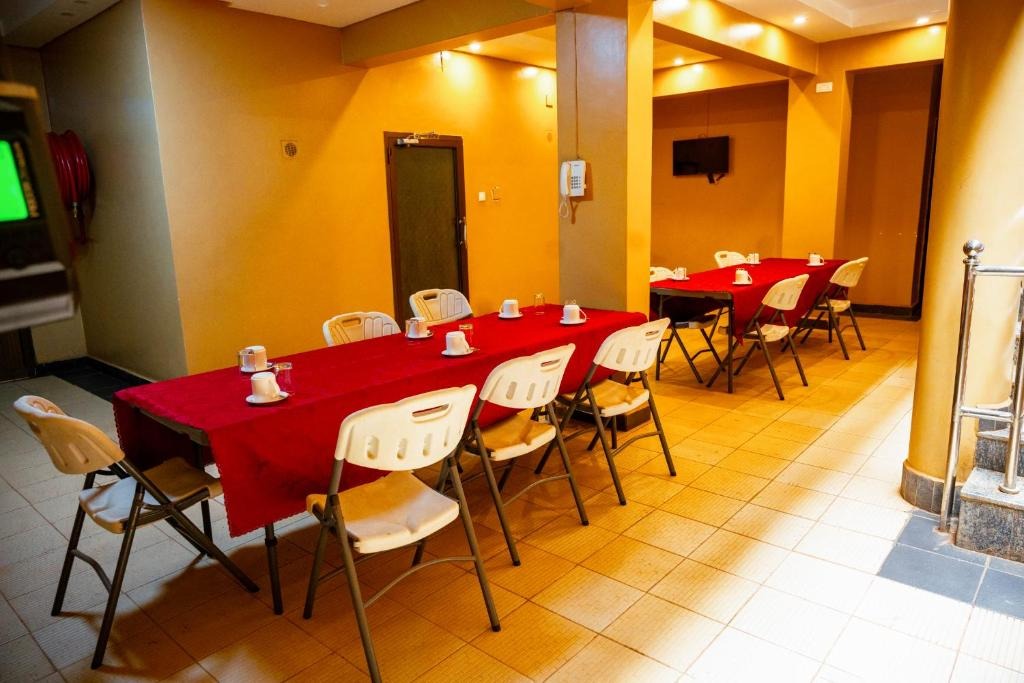 Restaurant Photo Crystal Suites & Apartments Kampala Central Region 1