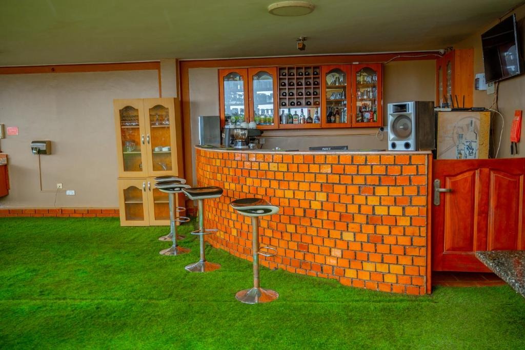 Bar Photo Crystal Suites & Apartments Kampala Central Region