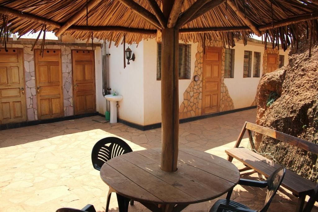 Terrace Restaurant Photo Banda Lodge Masaka Central Region