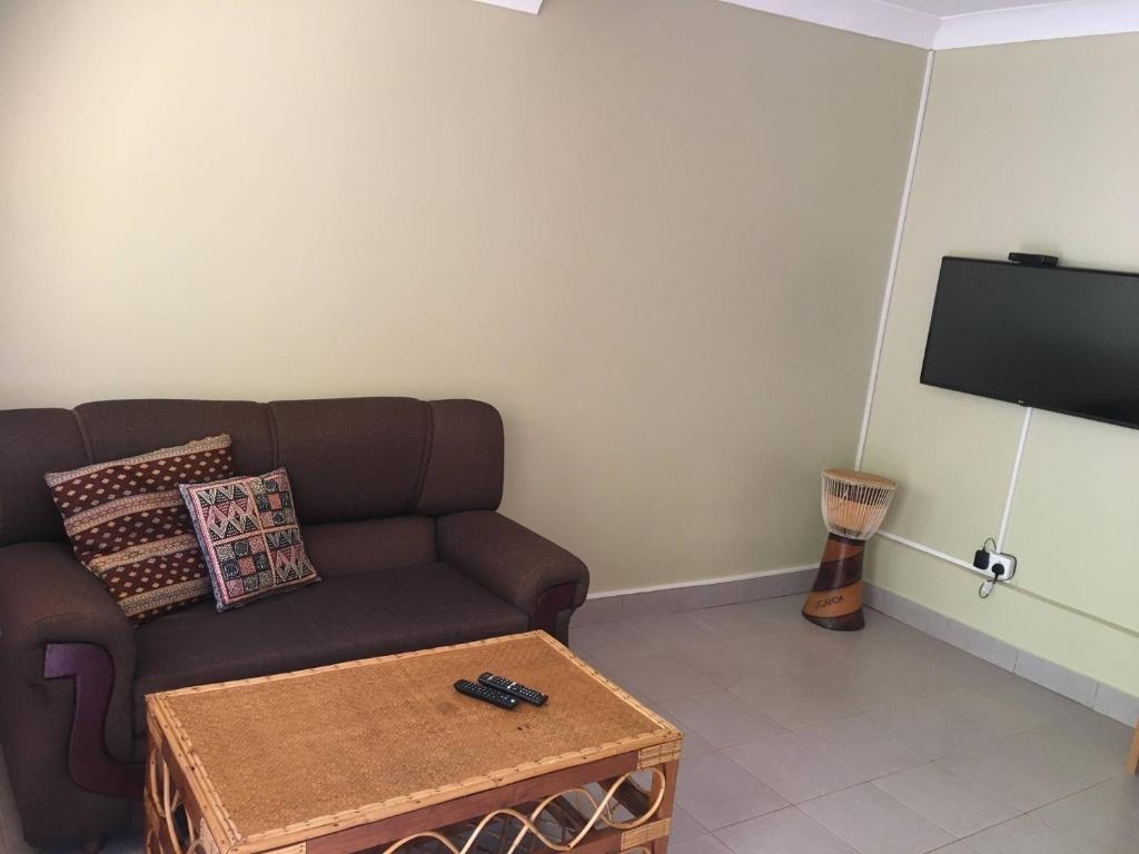 Living area Photo Banda Lodge Masaka Central Region