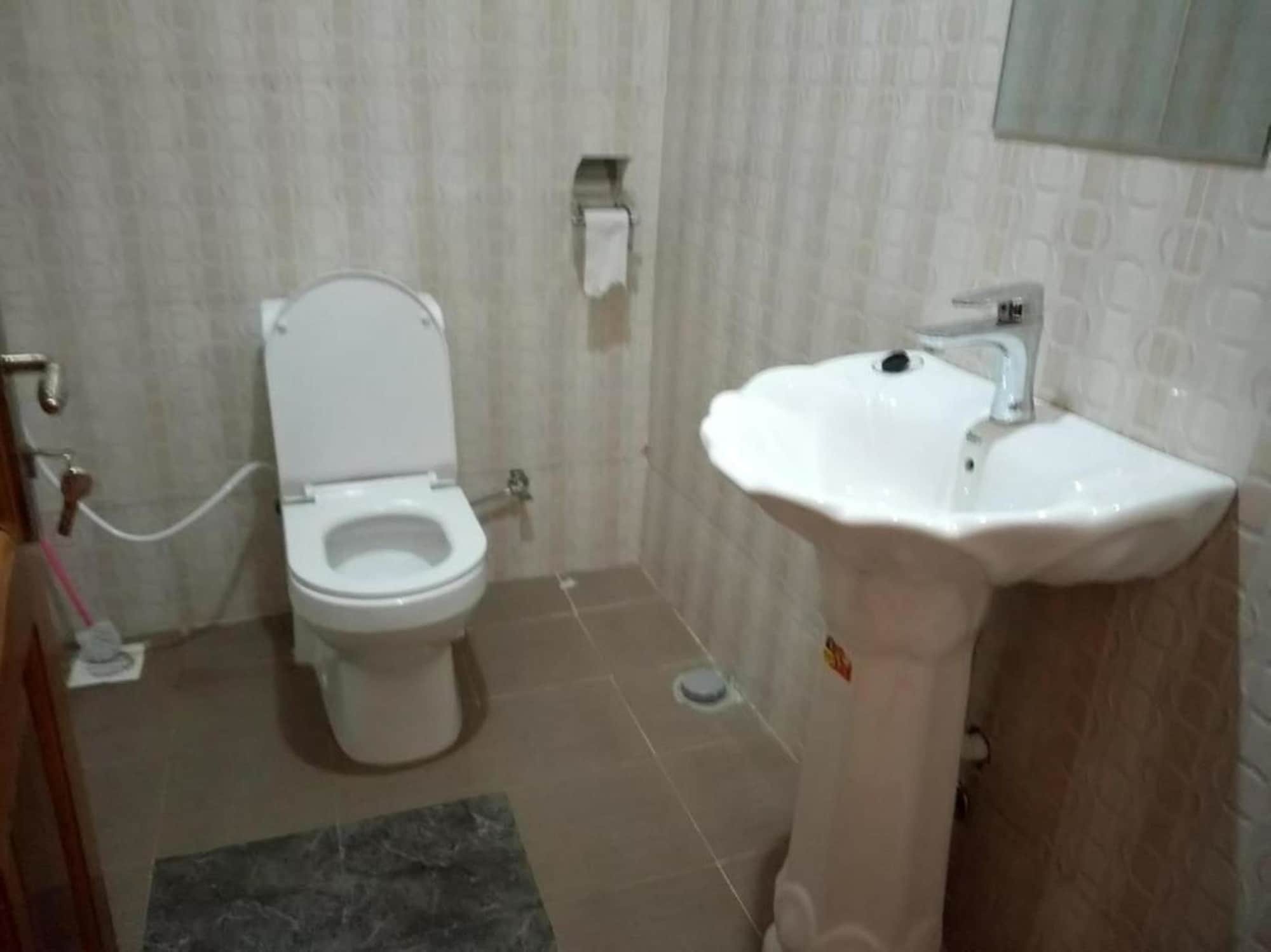 Bathroom Photo Court Lane Hotel Masaka Central Region