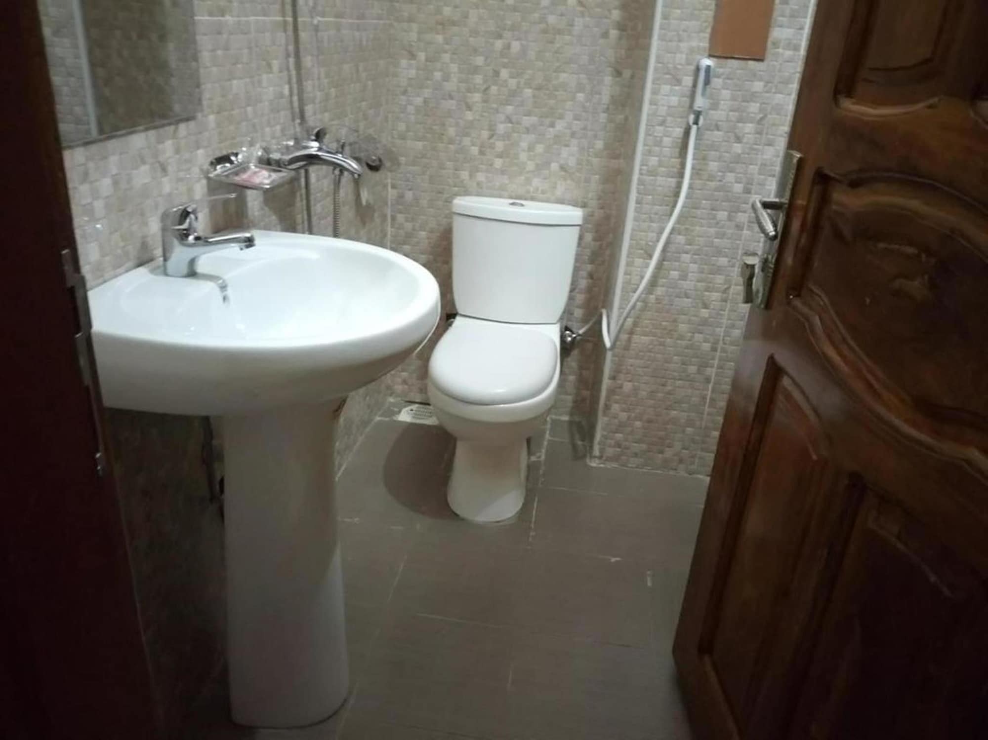 Bathroom Photo Court Lane Hotel Masaka Central Region 1