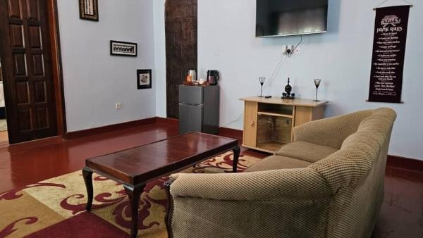 Living area Photo Buladde Palm Villa Hotel Kampala Central Region 1