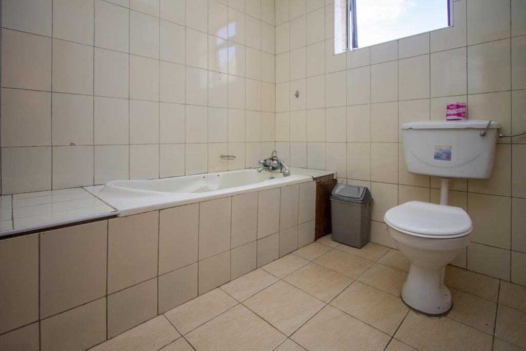 Bathroom Photo Tiptone Hotel Kampala Central Region 1