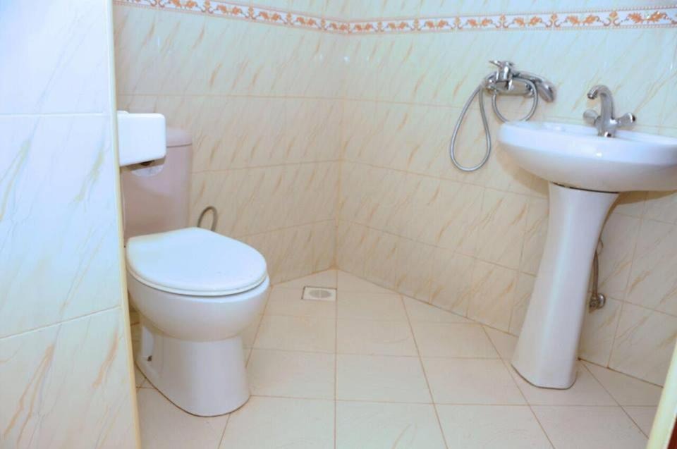 Bathroom Photo Palace Hotel Mbarara Uganda Western Region 1