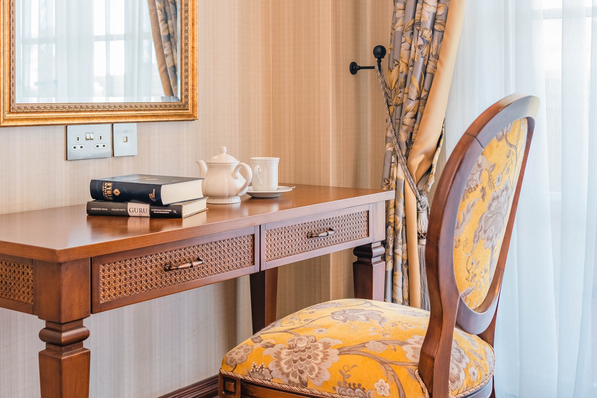 Working Desk Photo Avellino Lakeside Escape Entebbe Uganda Central Region