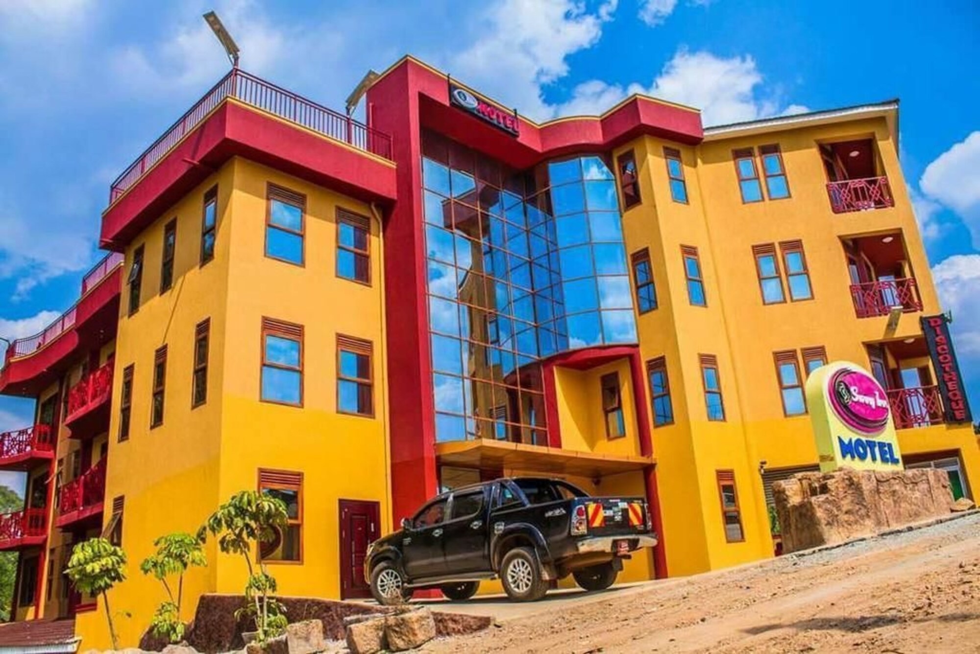 Property Exteroir Photo Swing Inn Motel Ishaka Western Region