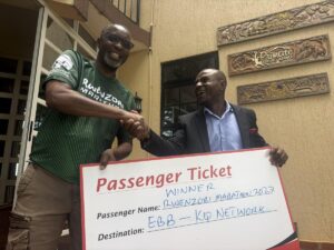 Amos Wekesa, founder of the Rwenzori Marathon, shakes hands with Kenya Airways Country Manager Felix Mwangangi during the presentation of the passenger ticket prize for the winner of the Rwenzori Marathon 2027