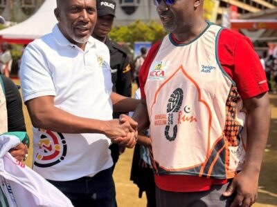 KCCA Deputy Executive Director Benon Kigenyi (right) shakes hands with Kampala Lord Mayor Ronald Balimwezo during the 6th Annual Muslim Run at Lugogo 6th Annual Muslim Run